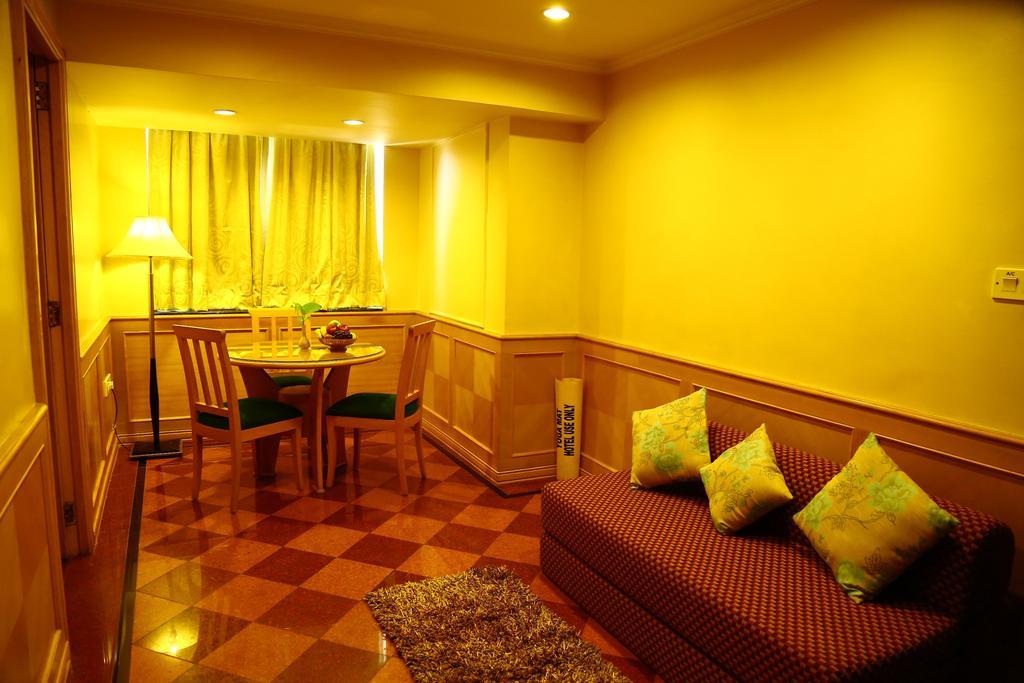 Kences Hotel -Opp Apsrtc Bus Stand Tirupati Ngoại thất bức ảnh