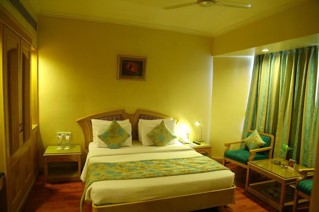 Kences Hotel -Opp Apsrtc Bus Stand Tirupati Ngoại thất bức ảnh