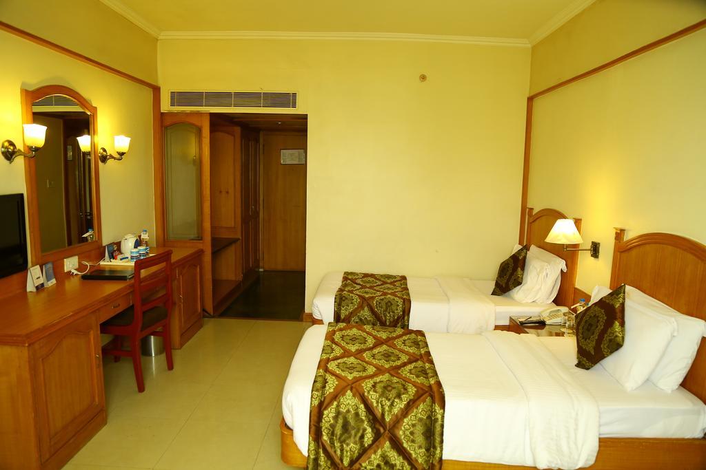 Kences Hotel -Opp Apsrtc Bus Stand Tirupati Ngoại thất bức ảnh
